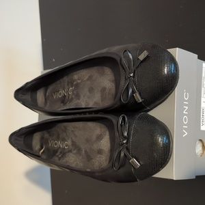 Vionic Black Spark Minna 7.5